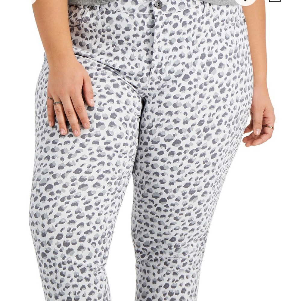 Style & Co.Plus Size Animal Print Straight Legged Jeans size 3X NWT